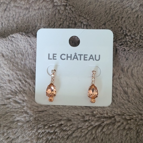 3/$15 NWOT Le Chateau Rose Gold Tear Drop Earrings